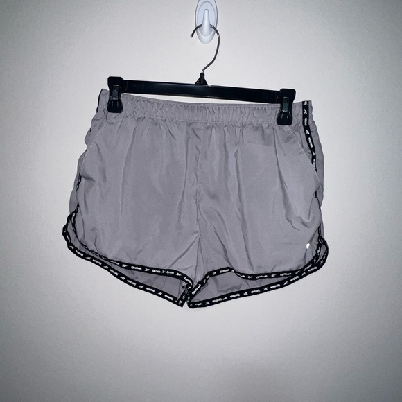 Light grey with black trim adjustable stretchy Reebook workout shorts medium - Picture 1 of 7